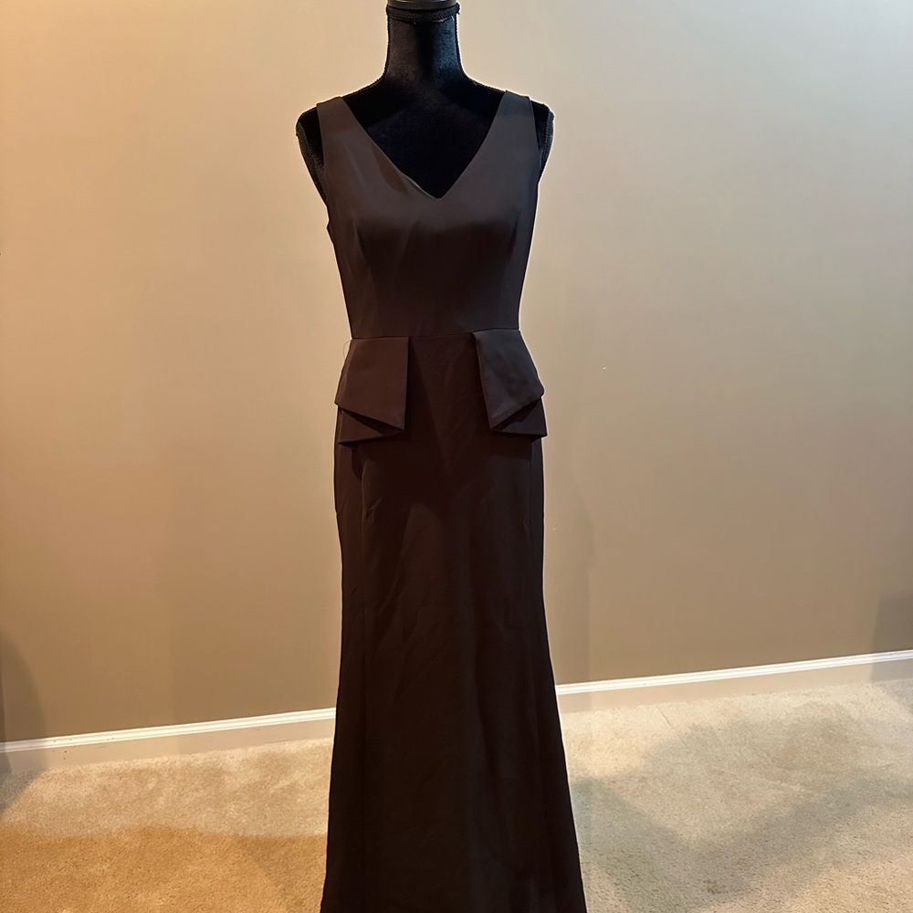 Aidan Mattox Black Sleeveless V-Neck Evening Gown size 6